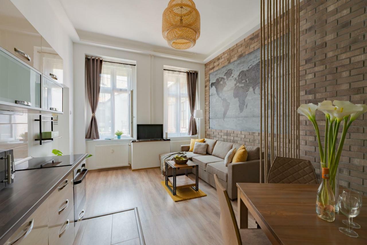 Central Kira Apartment Budapeste Exterior foto