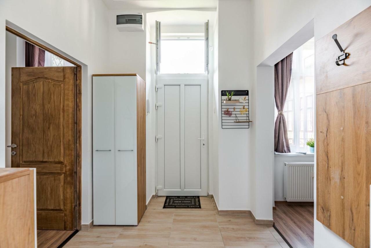Central Kira Apartment Budapeste Exterior foto